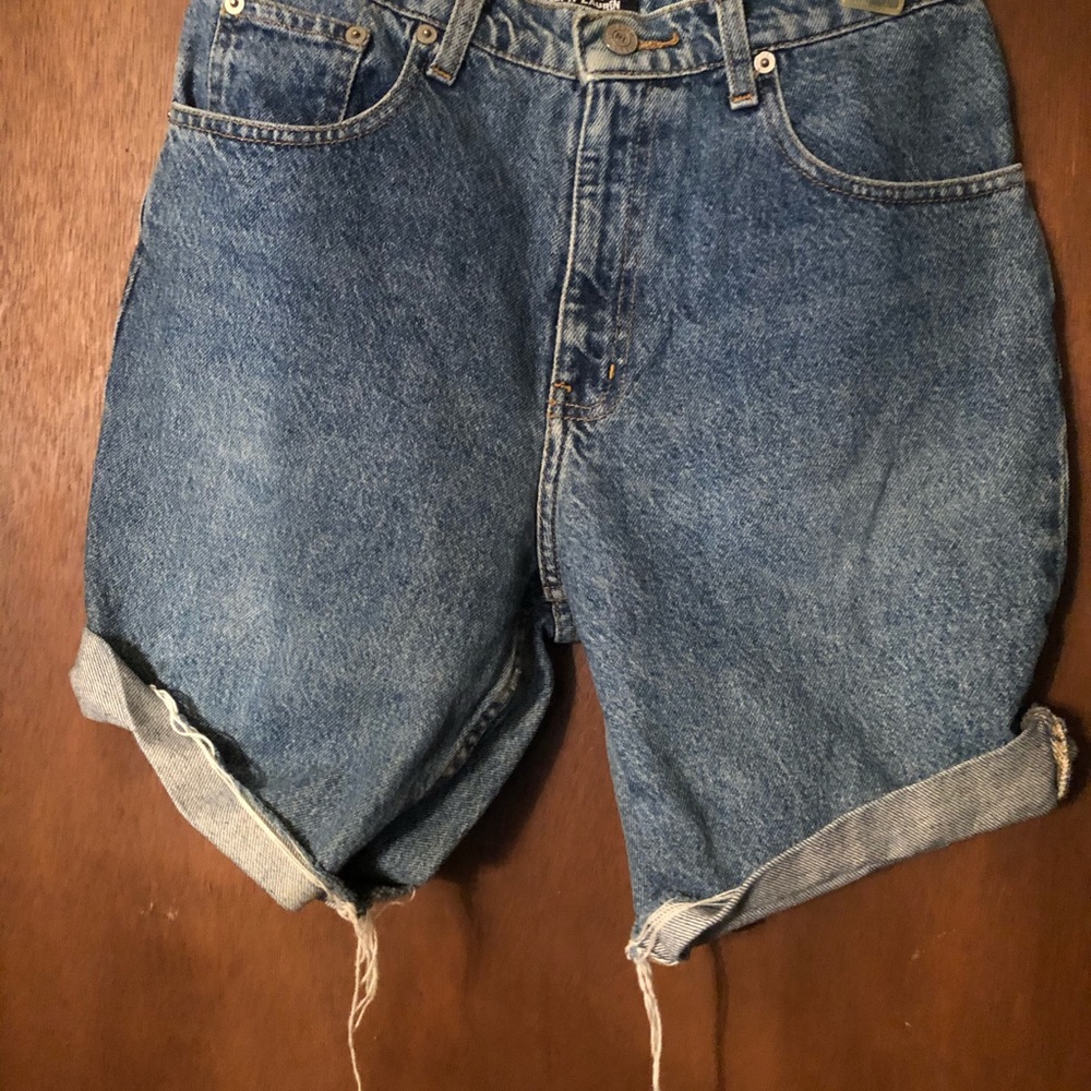 Custom made high wasted short jeans